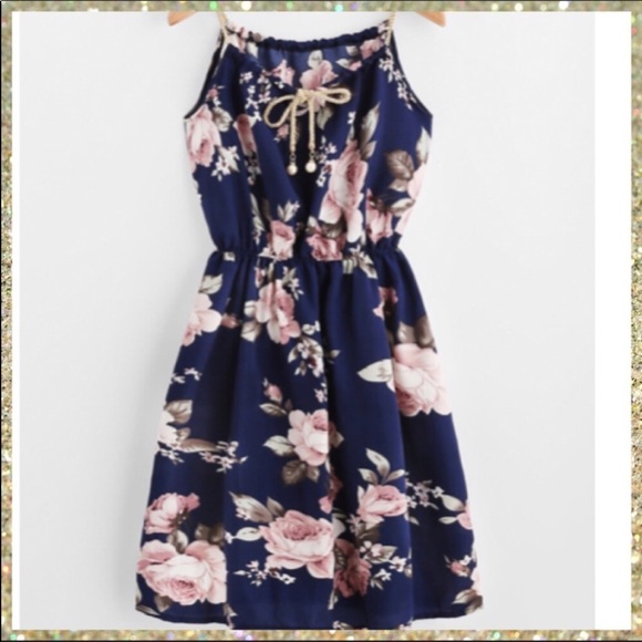 Dresses & Skirts - NWT Cami Flower Dress